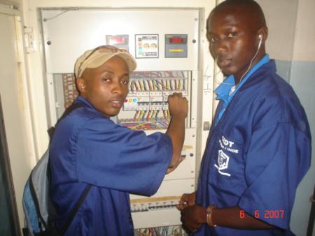 Moi et Youssouf le comorien au G15 dans le departement Electrotechnique